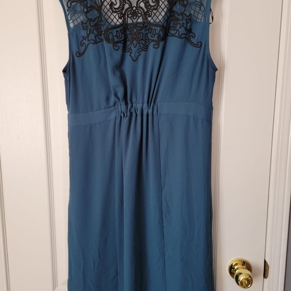 Turquoise Dress with Black Lace Detail - Picture 2 of 5